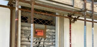Castelletto, ancora una saracinesca giù: chiude il bar frequentato da Giorgio Caproni