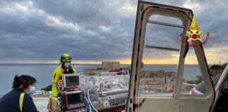 Neonato di Imperia trasferito al Gaslini con un trasporto eccezionale in elicottero – FOTO