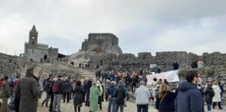 PortoVenere, continua la protesta contro la vendita del patrimonio pubblico PortoVenere protesta