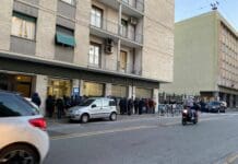 Genova, anziani in fila al gelo davanti al CUP