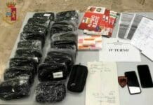 Genova, torna alla Fiumara la truffa dell’iPhone venduto per strada falsi iphone truffa