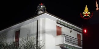 Brucia una canna fumaria a San Salvatore di Cogorno – FOTO