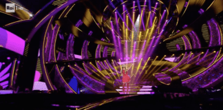 Sanremo 2022 – Ana Mena sul palco con “Duecentomila ore”