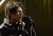 Sanremo 2022 – Rkomi canta “Insuperabile”