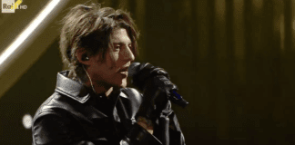 Sanremo 2022 – Rkomi canta “Insuperabile”