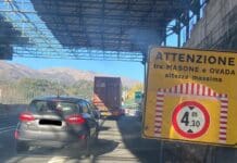 Caos autostrade, veicolo in avaria sulla A12, code e rallentamenti