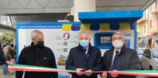 La Spezia, al mercato coperto di piazza Cavour inaugura il compattatore per riciclare la plastica