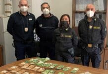 Genova, tenta di imbarcarsi sul traghetto con 51mila euro in tasca, fermato euro sequestro genova