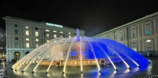 Guerra in Ucraina, oggi raccolta di aiuti in piazza della Vittoria fontana colori ucraina Genova