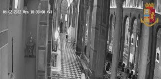 La Spezia, entra in chiesa e ruba uno zaino: denunciato 30enne