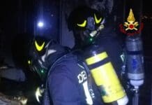 Genova, incendio in via Orsini ad Albaro vigili del fuoco bombole respiratori