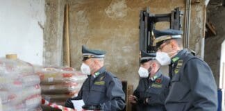 Finanza sequestra oltre 60 tonnellate di pellet illegale, guai per due aziende in Valle Scrivia e Val Polcevera
