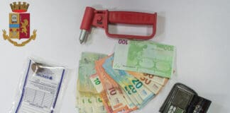 La Spezia, vede la polizia e cercano di scappare: denunciato 17enne