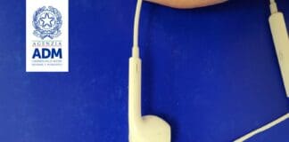 Alessandria, sequestrate quasi 3.000 cuffie Apple contraffatte