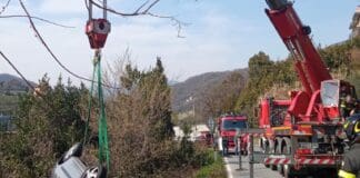 Sant’Olcese, auto si ribalta e finisce fuori strada: illesa una giovane