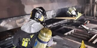 Bolzaneto, forno industriale prende fuoco: evacuato un edificio