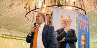 Elezioni Genova, Lista Toti appoggerà Marco Bucci, cena per 300 a Villa Lo Zerbino Toti Bucci