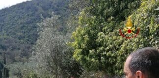 Cade e si ferisce sui sentieri di Recco, donna soccorsa dai Vigili del Fuoco