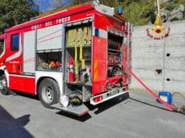 Genova, mezzo pesante finisce fuori strada: grave un uomo