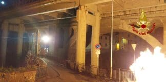 Tubo del gas in fiamme a Isola del Cantone