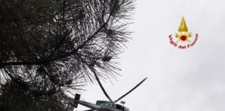 Cade e si rompe una caviglia sui sentieri di Punta Manara, soccorsa in elicottero