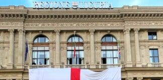 Festa della Bandiera, maxi vessillo sulla facciata della Regione Liguria festa della Bandiera Genova