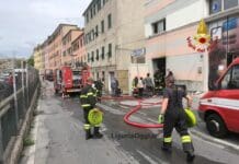 Genova, incendio in un magazzino di via Argine Polcevera incendio argine polcevera magazzino genova