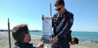 Marinella di Sarzana, sabbia sospetta sulla spiaggia per il ripascimento, scatta il sequestro carabinieri forestali spiaggia Marinella Sarzana