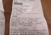 Multato in piazza Caricamento per pranzo al sacco, c’è un errore nella sanzione multa pranzo sacco, vagabondaggio, Genova, notizie Genova, polizia locale, sanzioni, multe, liguriaoggi