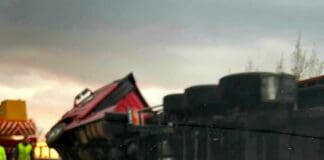 Genova, tir si ribalta in autostrada: camionista in codice rosso Tir ribaltato A10