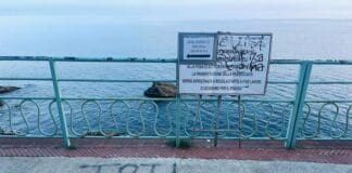 Nervi, vandali imbrattano la passeggiata con scritte contro Toti