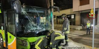 Sestri Levante, Flixbus tampona auto, 4 feriti Flixbus incidente Genova