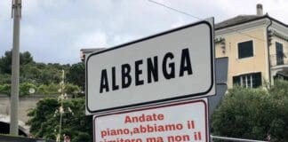 Pronto Soccorso di Albenga, ironia sul web ospedale Albenga cartello ironico