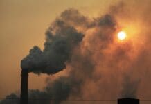 Inceneritore a Genova, Pirondini (M5S) replica a Bucci: non esiste impianto che non inquina ciminiere fumo inquinamento