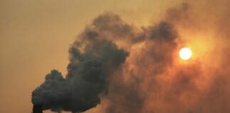 Termovalorizzatore a Genova, la proposta di Bucci e il no di AVS ciminiere fumo inquinamento