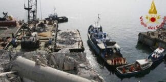 Genova ricorda la tragedia della Torre Piloti, sirene all’ora del crollo dieci anni fa Torre Piloti crollo Genova