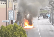 Recco, auto in fiamme, paura in via Pisa Recco auto in fiamme