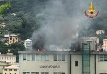 Genova, incendio sul tetto di un edificio in LungoBisagno Dalmazia Incendio via LungoBisagno Dalmazia Genova