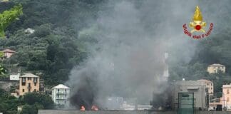 Genova, incendio sul tetto di un edificio in LungoBisagno Dalmazia Incendio via LungoBisagno Dalmazia Genova