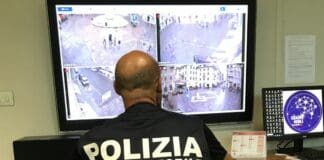 La Spezia, tenta la truffa dello specchietto ma viene identificato dalla polizia polizia La Spezia, squadra mobile,