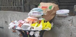 Genova, feste a Villa Imperiale a San Fruttuoso e bidoni ricolmi di spazzatura Villa Imperiale bidoni pieni