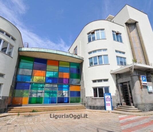 Genova, è uscito dalla Rianimazione il bambino investito da un’ambulanza Gaslini Genova vetrata colorata