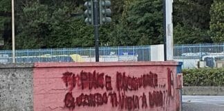 Genova, muri imbrattati da pseudo tifosi, ora si passa alle minacce teppisti muri imbrattati genova
