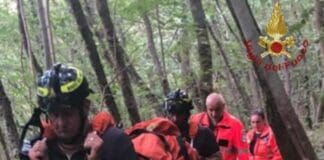 Fontanegli, operaio cade da un palo e precipita in un dirupo , è grave vigili fuoco soccorso persona sentiero