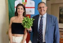 Spot con la Canalis, Sansa: chi paga la cena Vip a Portofino? Lista Toti: chi investe sulla Liguria Giovanni Toti, Elisabetta Canalis