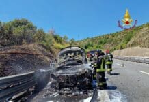 Sestri Levante, auto in fiamme sull’autostrada A12