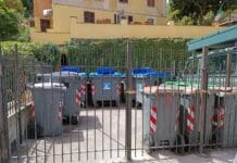 Recco, stop ai banchetti notturni dei cinghiali: recintata la postazione dei cassonetti di via dei Né