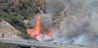 Incendio ad Arma di Taggia, bruciano ancora i boschi Arma di Taggia incendio