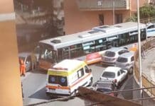 Genova, incidente in via dei Platani a Marassi, autobus linea 37 bloccato incidente via dei Platani, autobus Marassi Genova