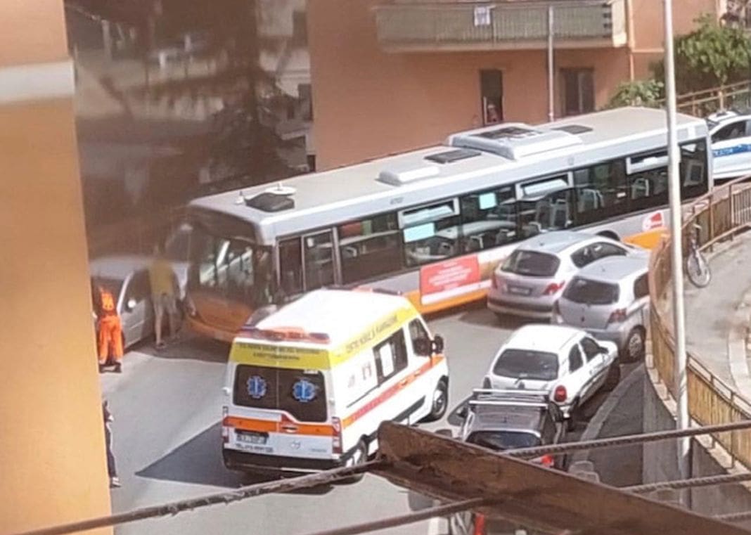 incidente via dei Platani, autobus Marassi Genova